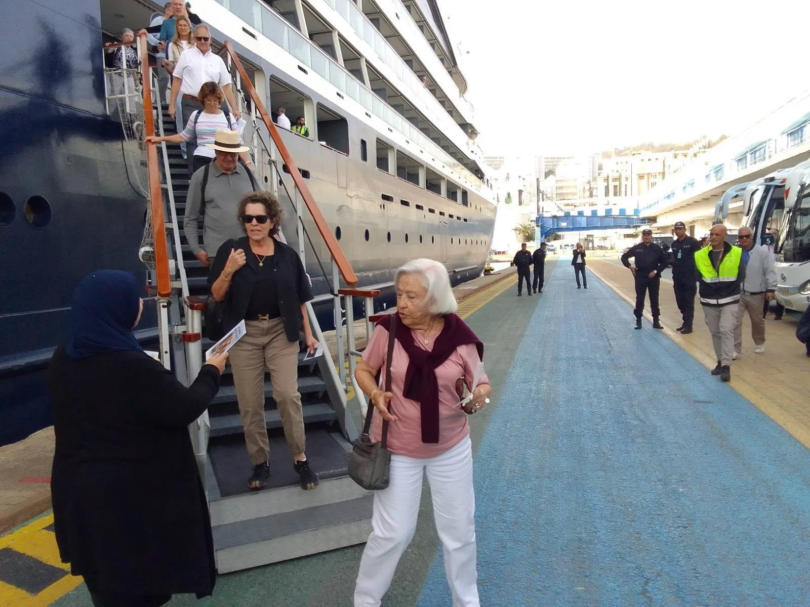Welcome of the French ship LE BOUGAINVILLE in Algeria
