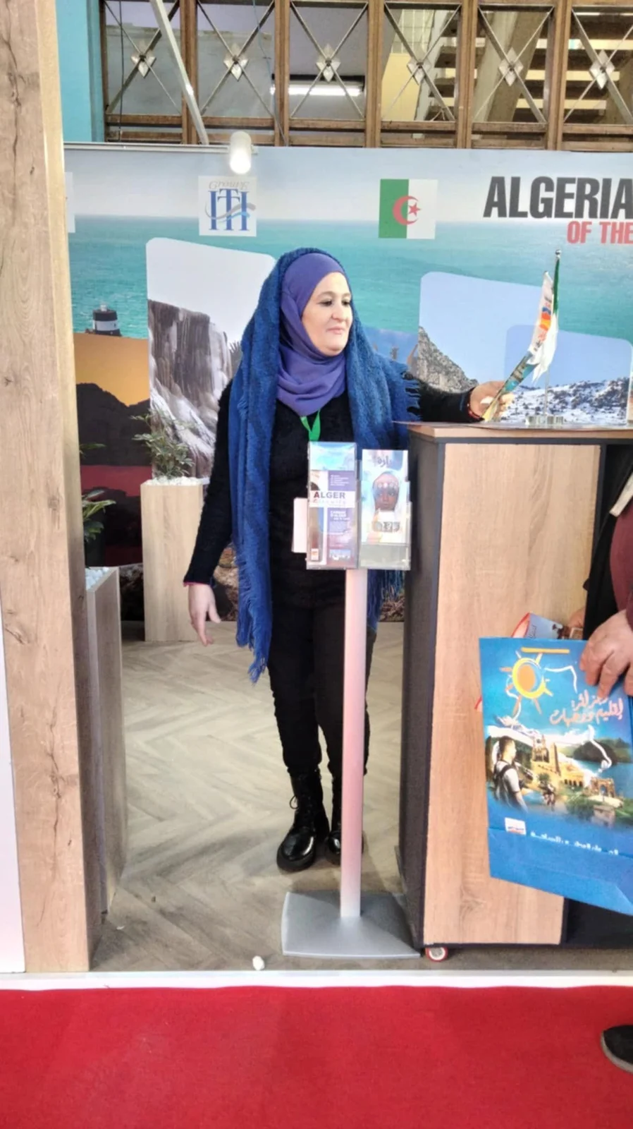 إقبال العائلات والأطفال على جناح الديوان بمعرض الإنتاج الجزائري