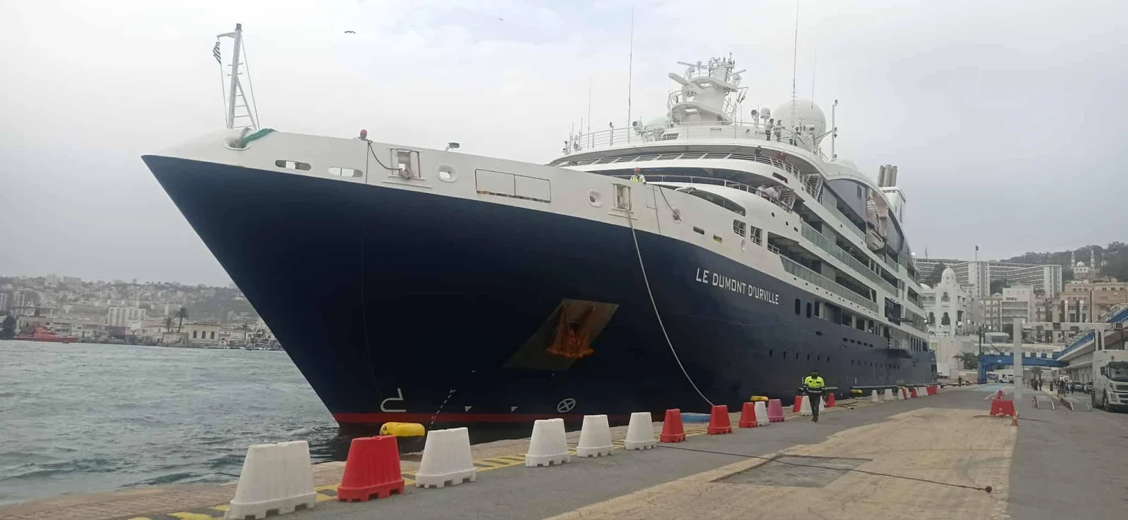 استقبال الباخرة PONANT Le Mont d’Urville بميناء الجزائر