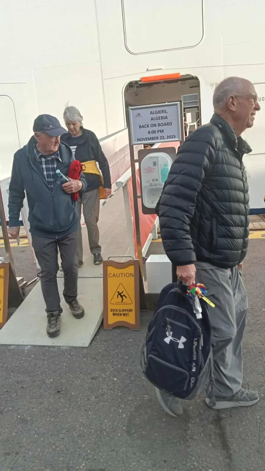 欢迎旅游船“维京·萨坦”号抵达阿尔及尔港