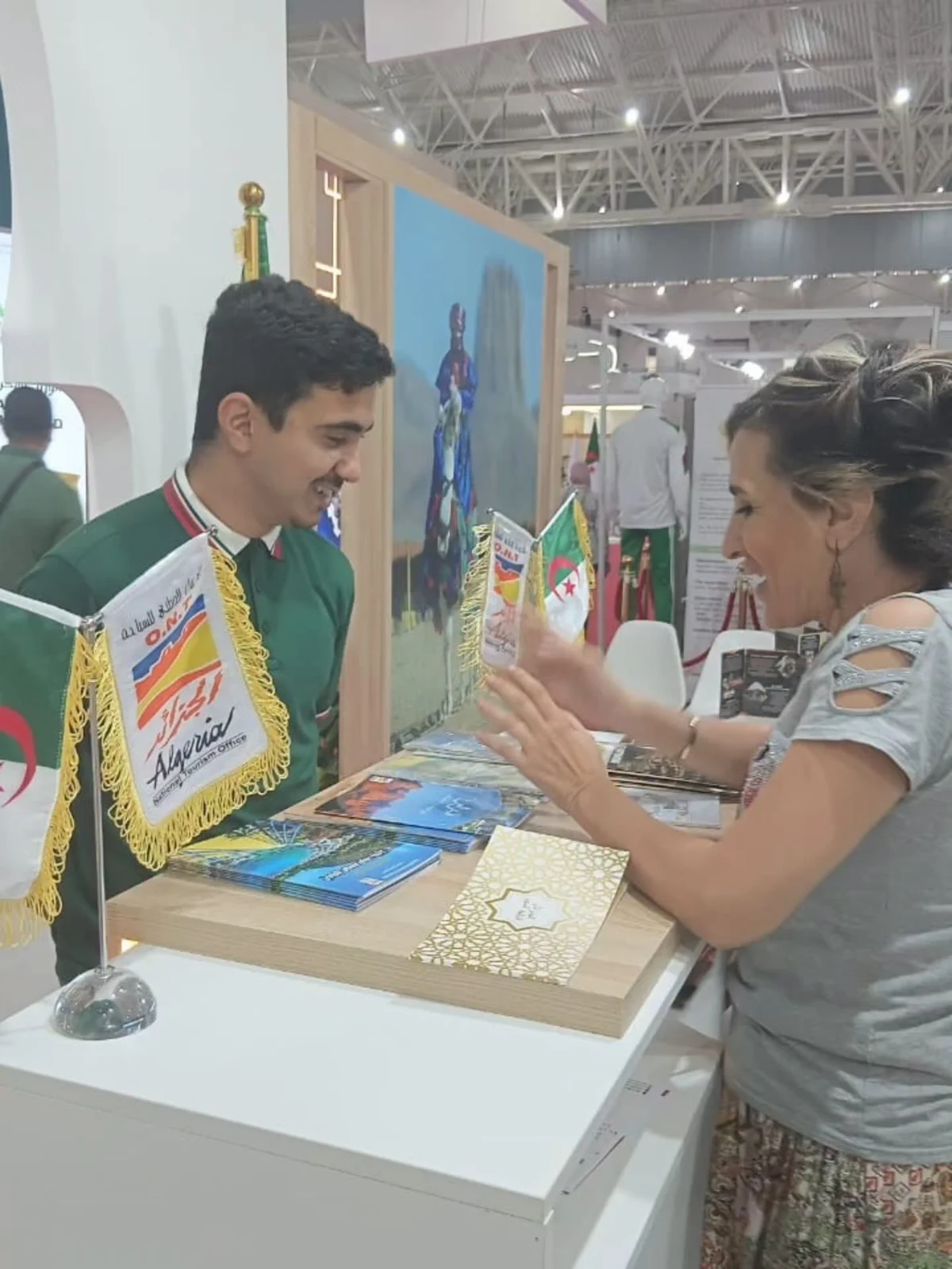 اختتام مشاركة الديوان في الطبعة 57 لمعرض الجزائر الدولي