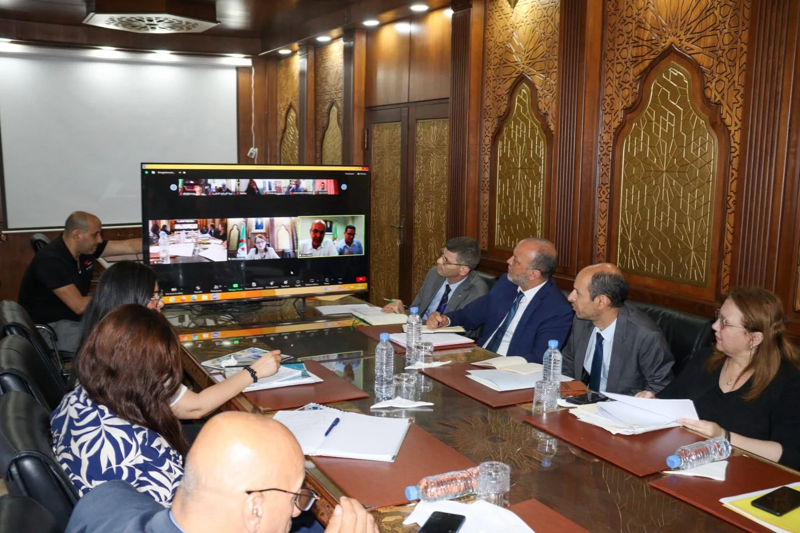 Reunión de coordinación entre la ministra de Turismo y los directores del turismo y la industria tradicional