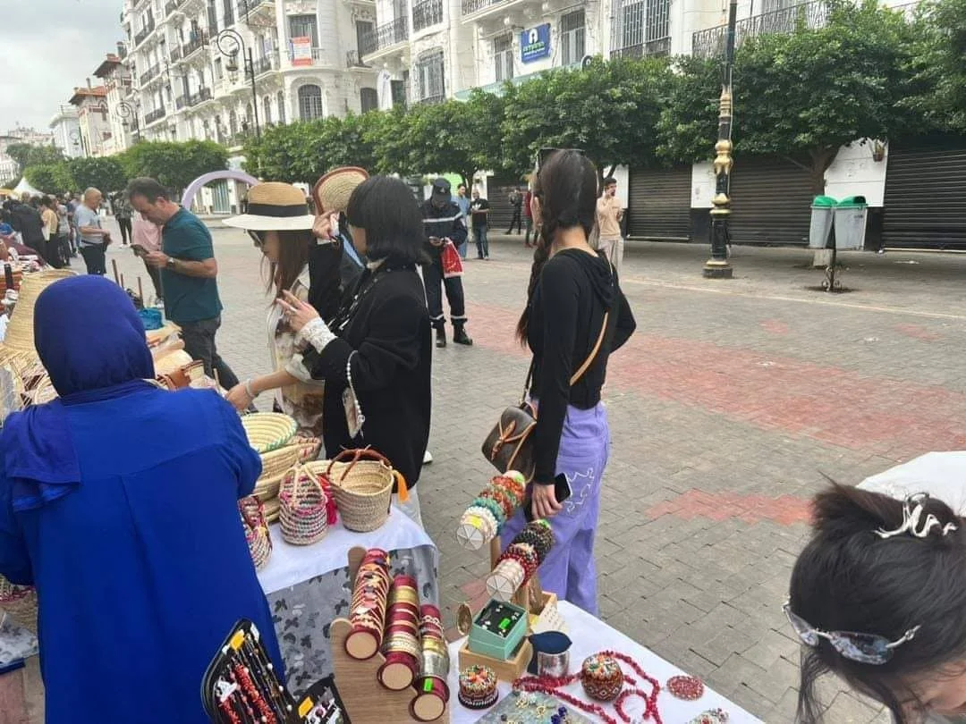 السياح يكتشفون النشاطات الثقافية في يوم دون سيارات بالعاصمة