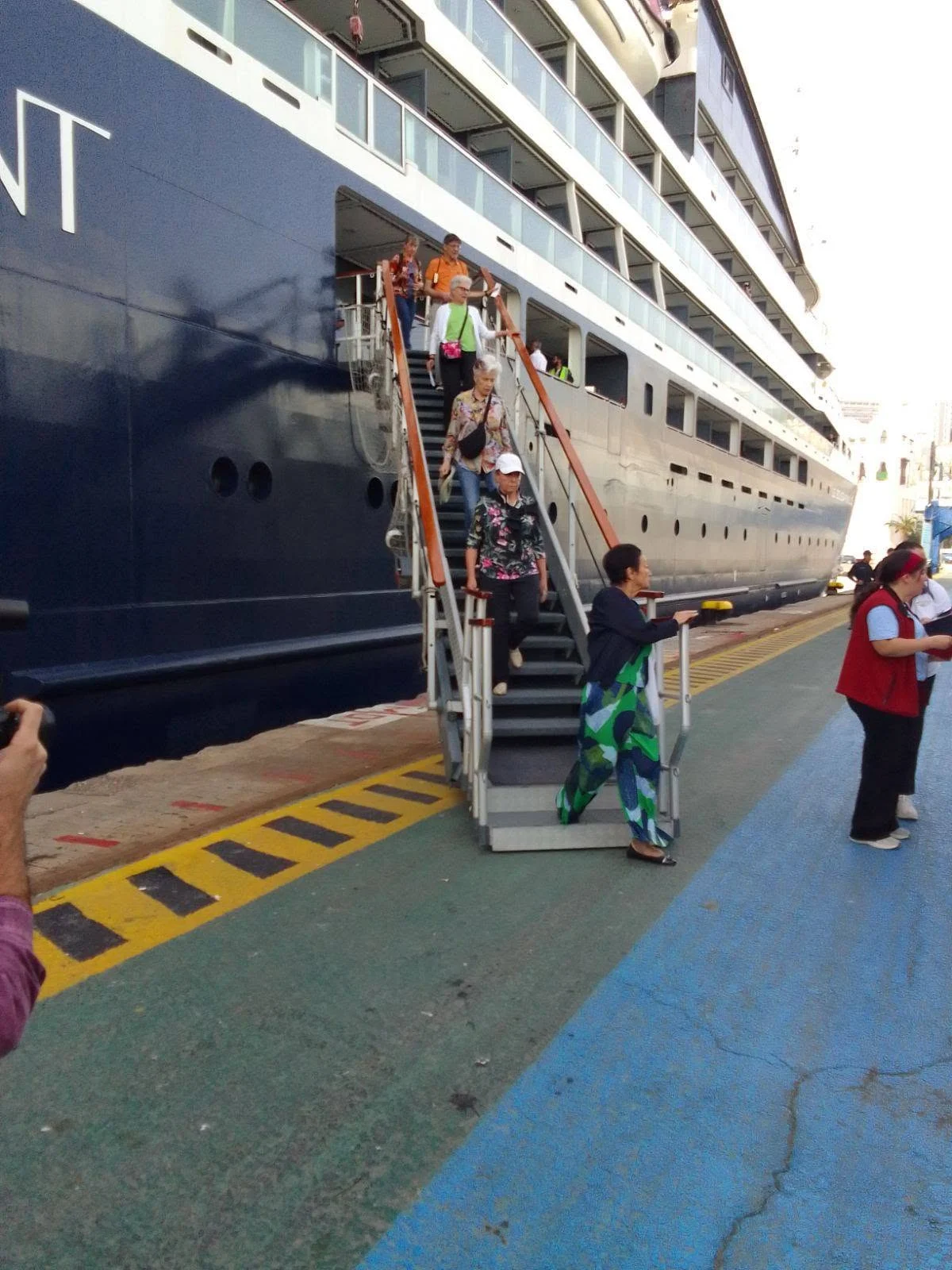 Welcome of the French ship LE BOUGAINVILLE in Algeria