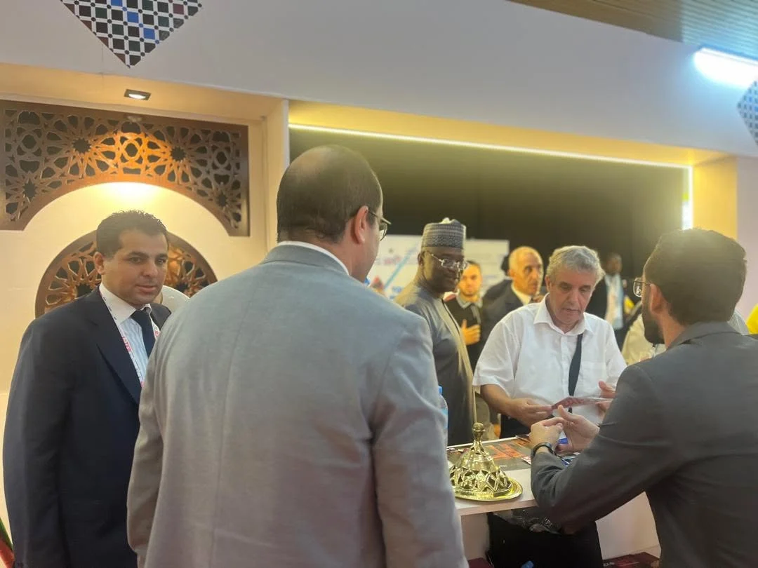 Los visitantes se dirigen al galpón de Turismo y Artesanía en IATF 2025