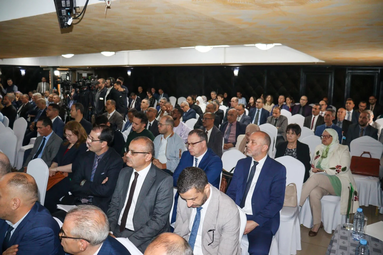 افتتاح اللقاء التقييمي لموسم السياحة الصحراوية بفندق مزافران