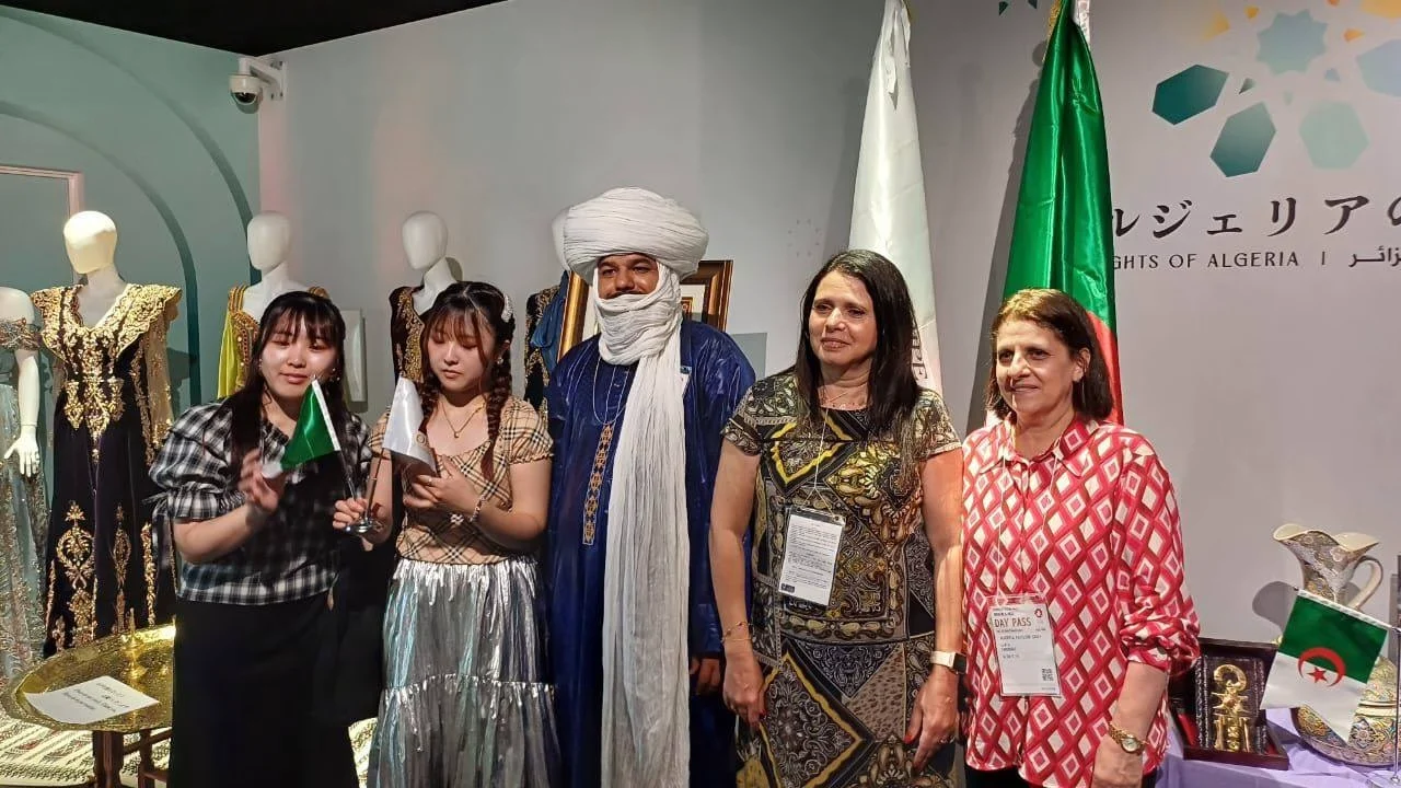 Actividades del Semana de Turismo y la Industria Tradicional en la Feria Mundial de Baozaka Consai – Japón