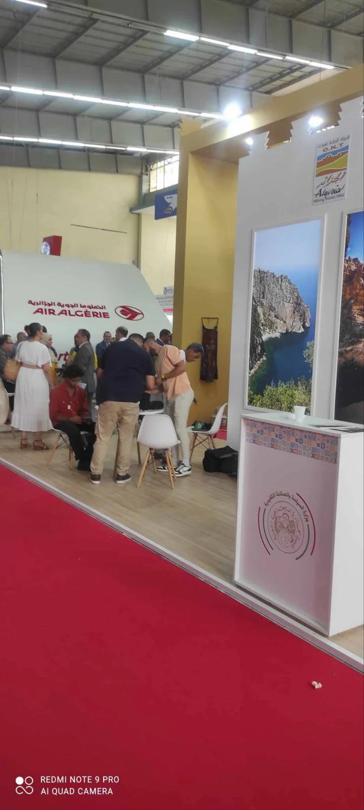 Поток туристов поступает в зал Дайванса в SITEV 2025