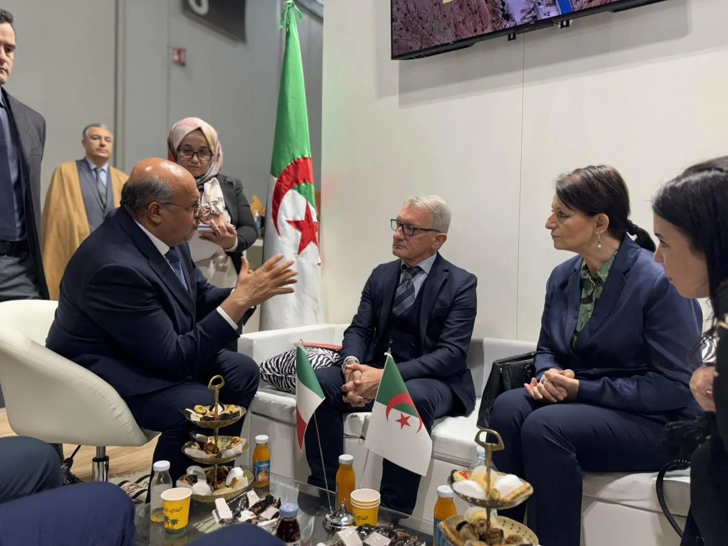 Ouverture du pavillon algérien au salon Artigiano in Fiera à Milan