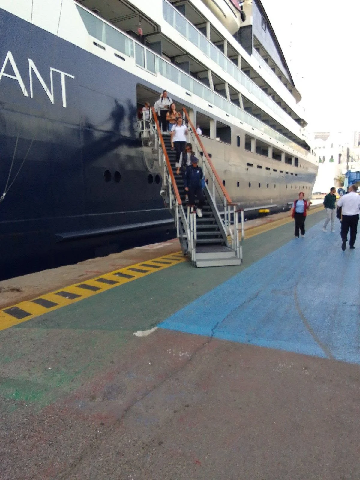 Welcome of the French ship LE BOUGAINVILLE in Algeria
