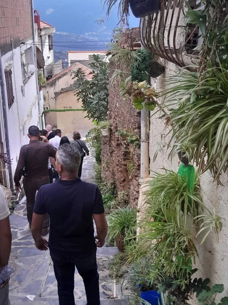 Excursión de periodistas a Aït Yne y a la aldea Aït L'Hassan, Tizi Ouzou