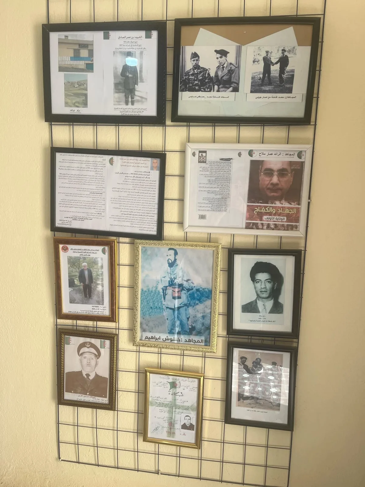 Excursión de periodistas a los itinerarios históricos de Batna en la década de los 70 de la Revolución
