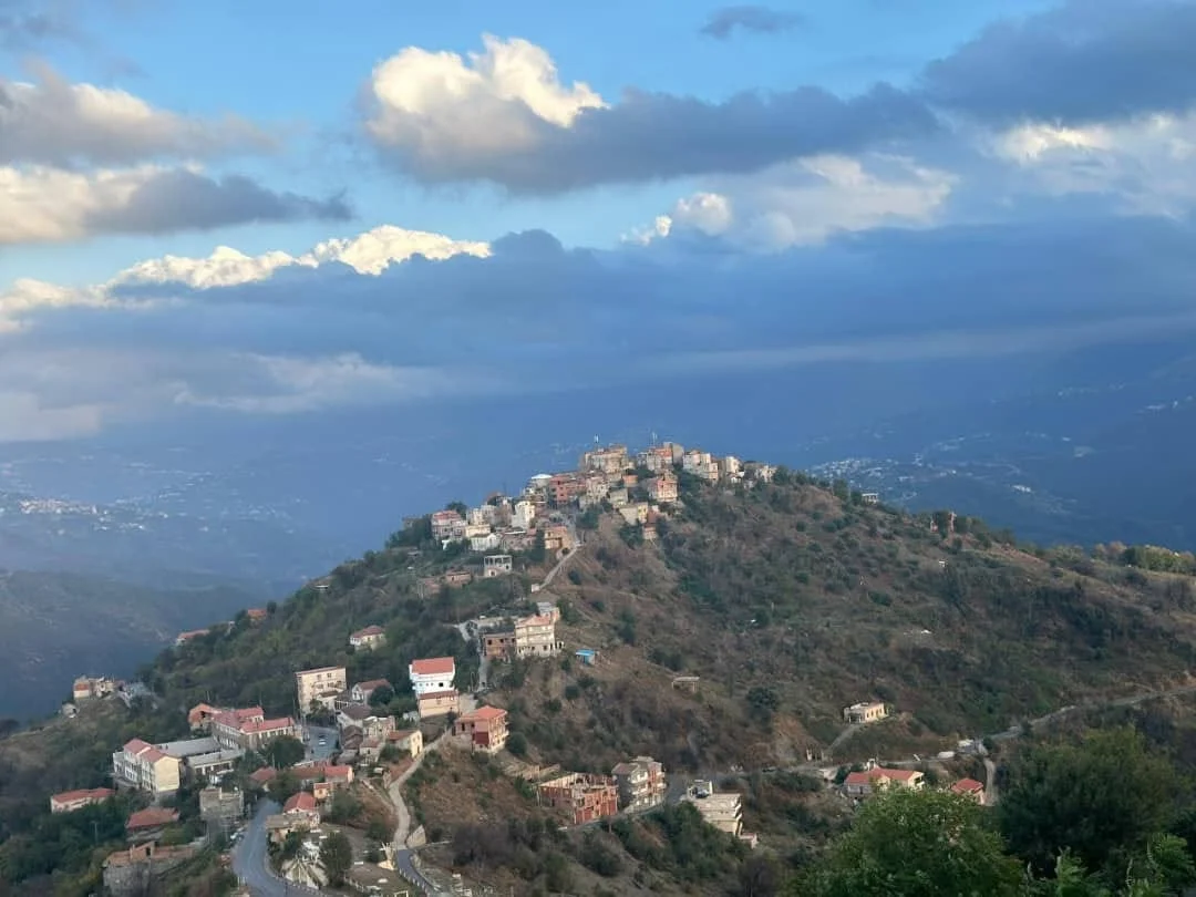Excursión de periodistas a Aït Yne y a la aldea Aït L'Hassan, Tizi Ouzou