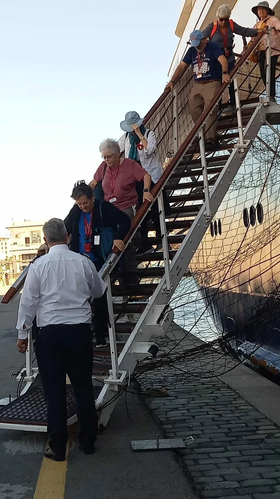 Arrivée d'un bateau touristique au port d'Alger – octobre 2025