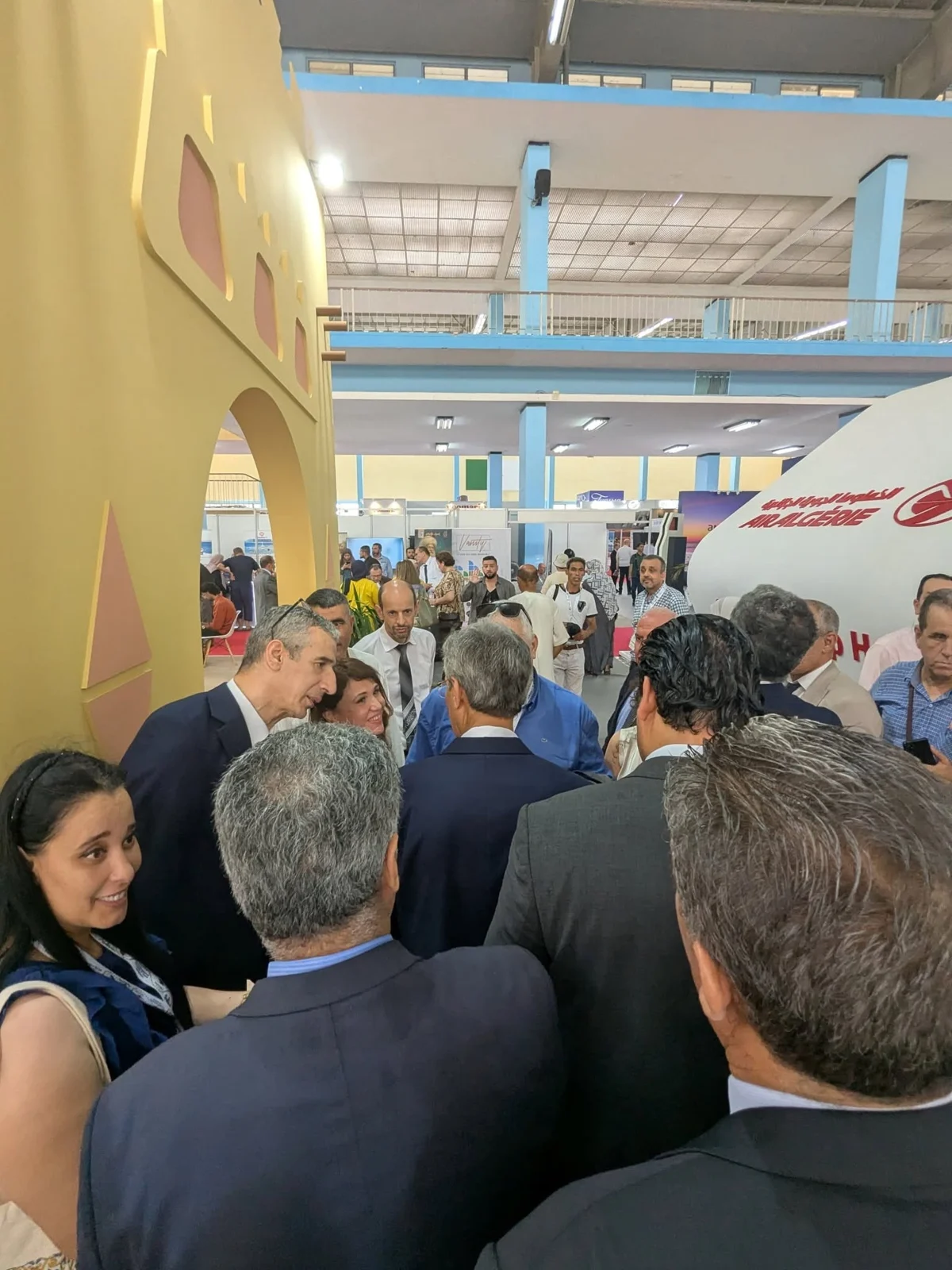 Поток туристов поступает в зал Дайванса в SITEV 2025