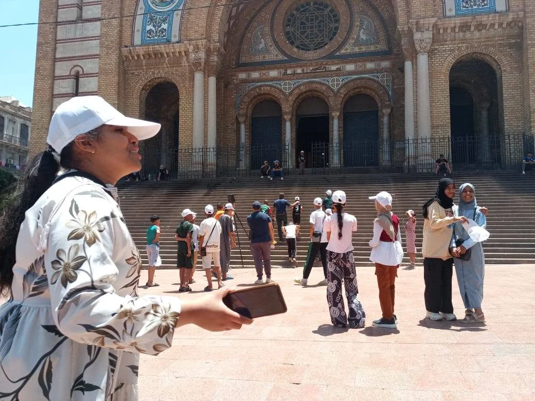 Partida de los estudiantes de la escuela de Al-Maghrib a Orán