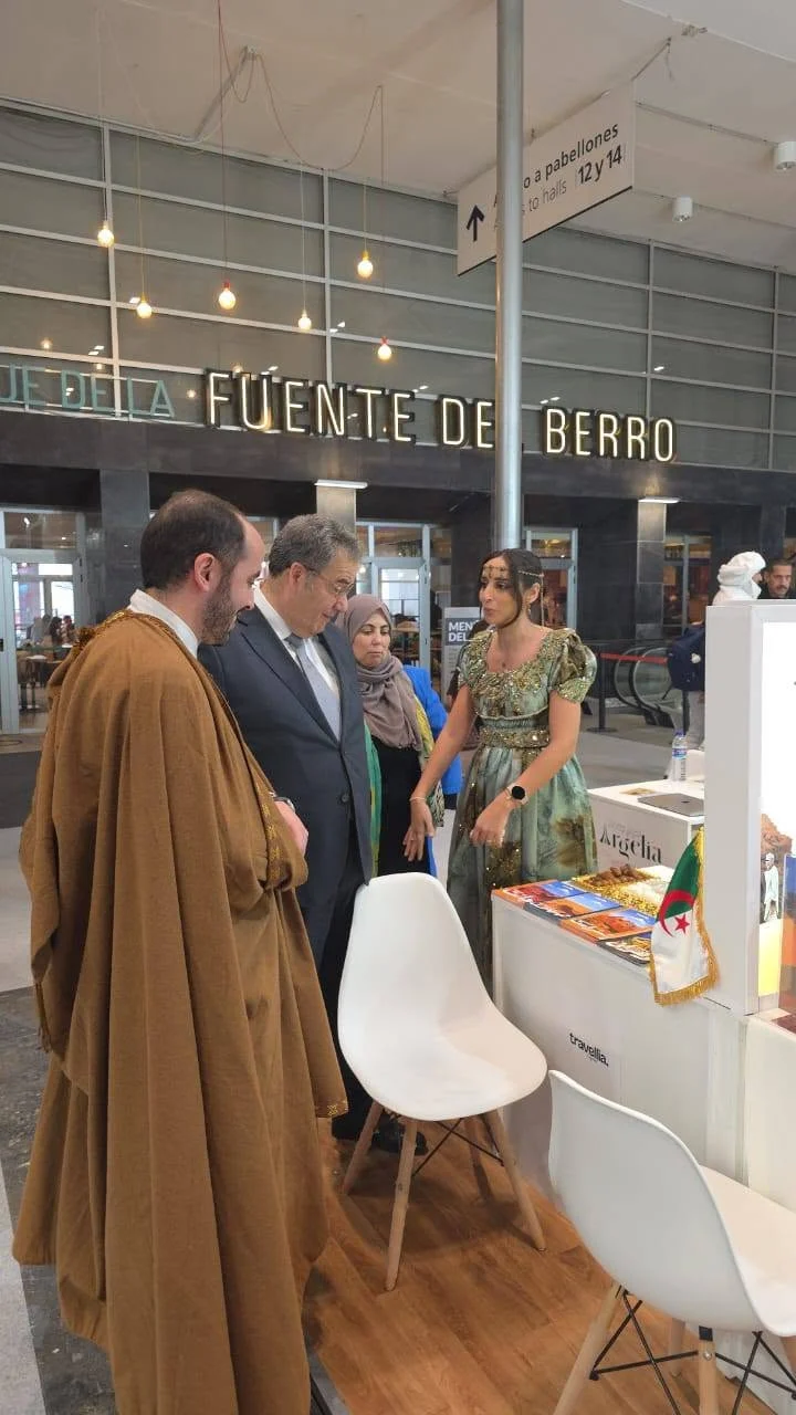 Visita del cónsul de Argelia en España al stand argelino en FITUR Madrid