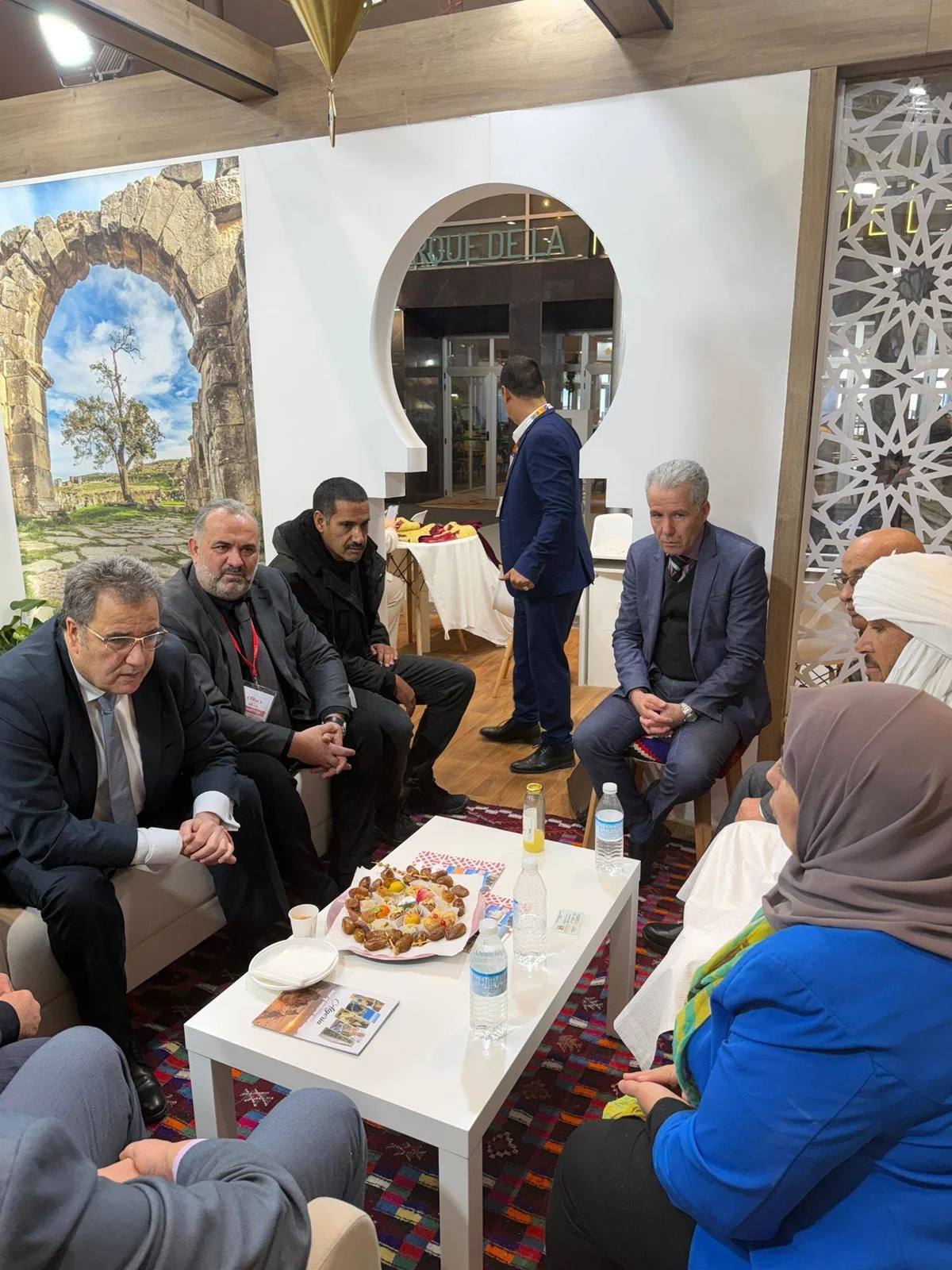 Visita del cónsul de Argelia en España al stand argelino en FITUR Madrid