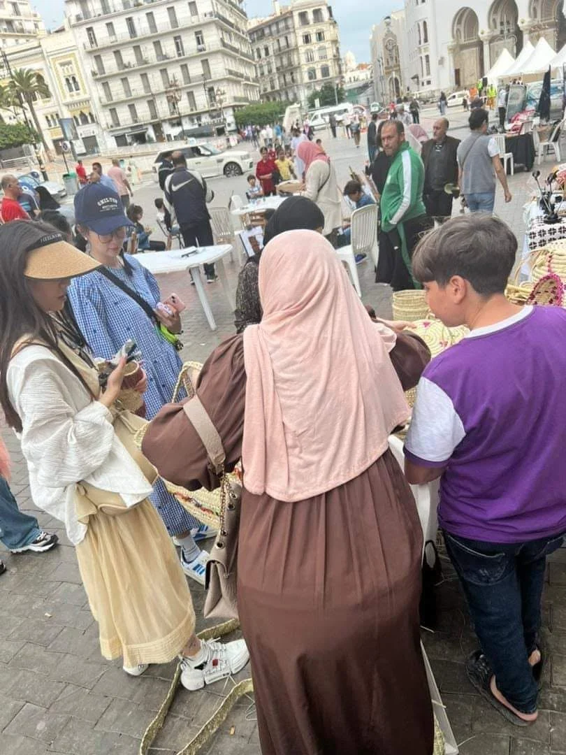 السياح يكتشفون النشاطات الثقافية في يوم دون سيارات بالعاصمة