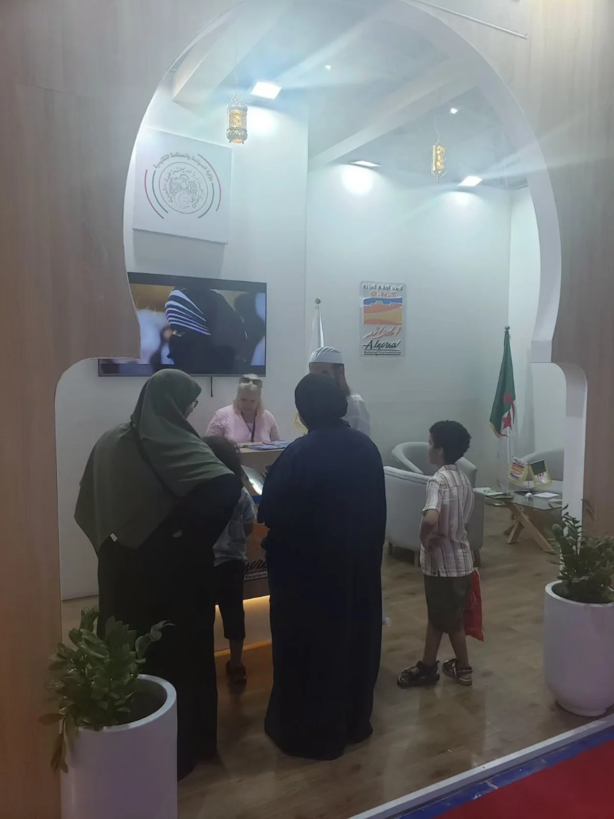 اختتام مشاركة الديوان في الطبعة 57 لمعرض الجزائر الدولي