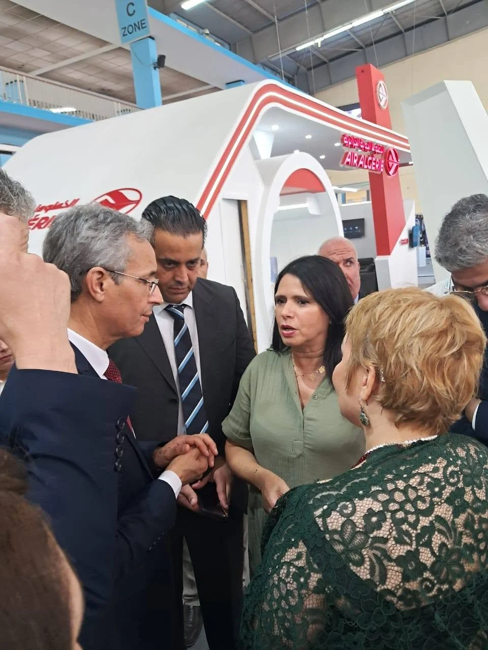 Поток туристов поступает в зал Дайванса в SITEV 2025