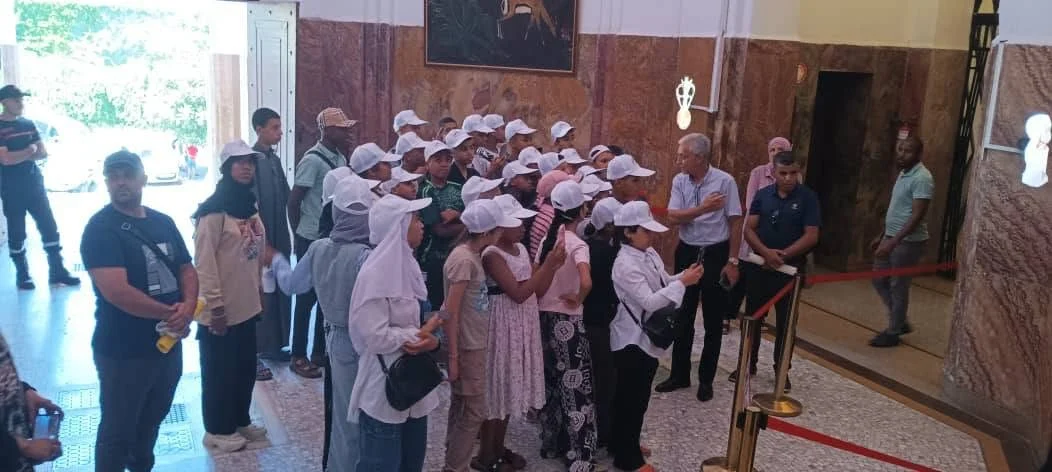 Partida de los estudiantes de la escuela de Al-Maghrib a Orán