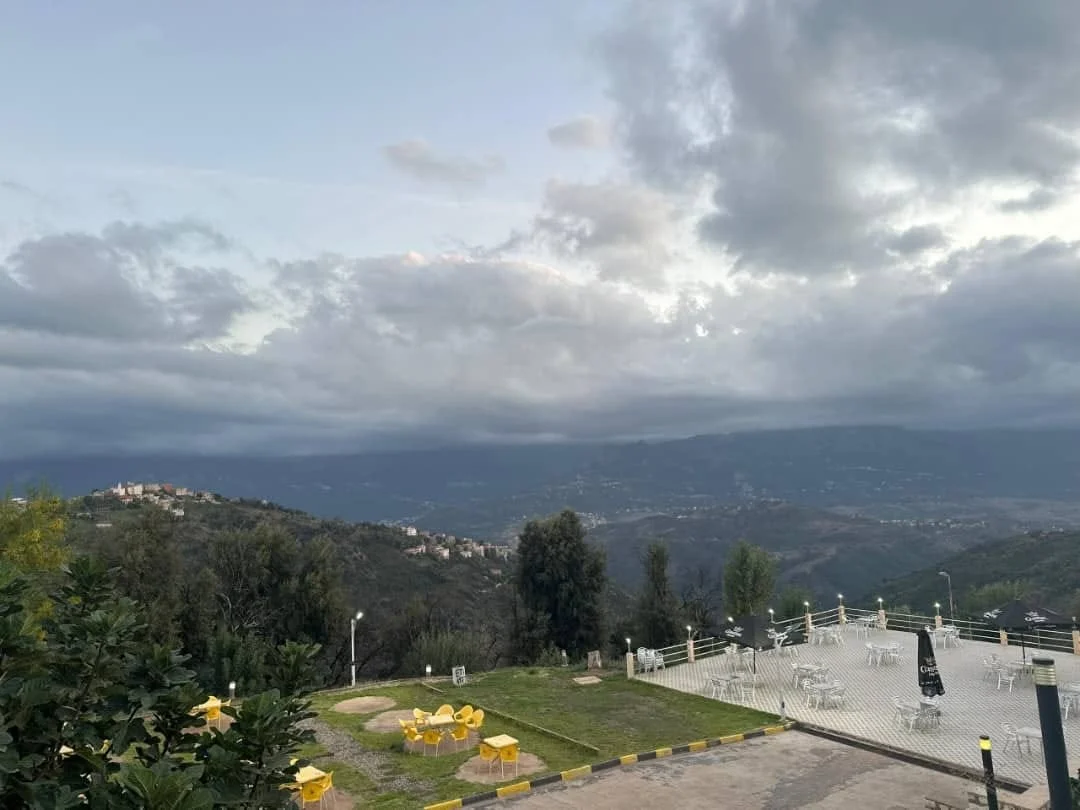 Excursión de periodistas a Aït Yne y a la aldea Aït L'Hassan, Tizi Ouzou