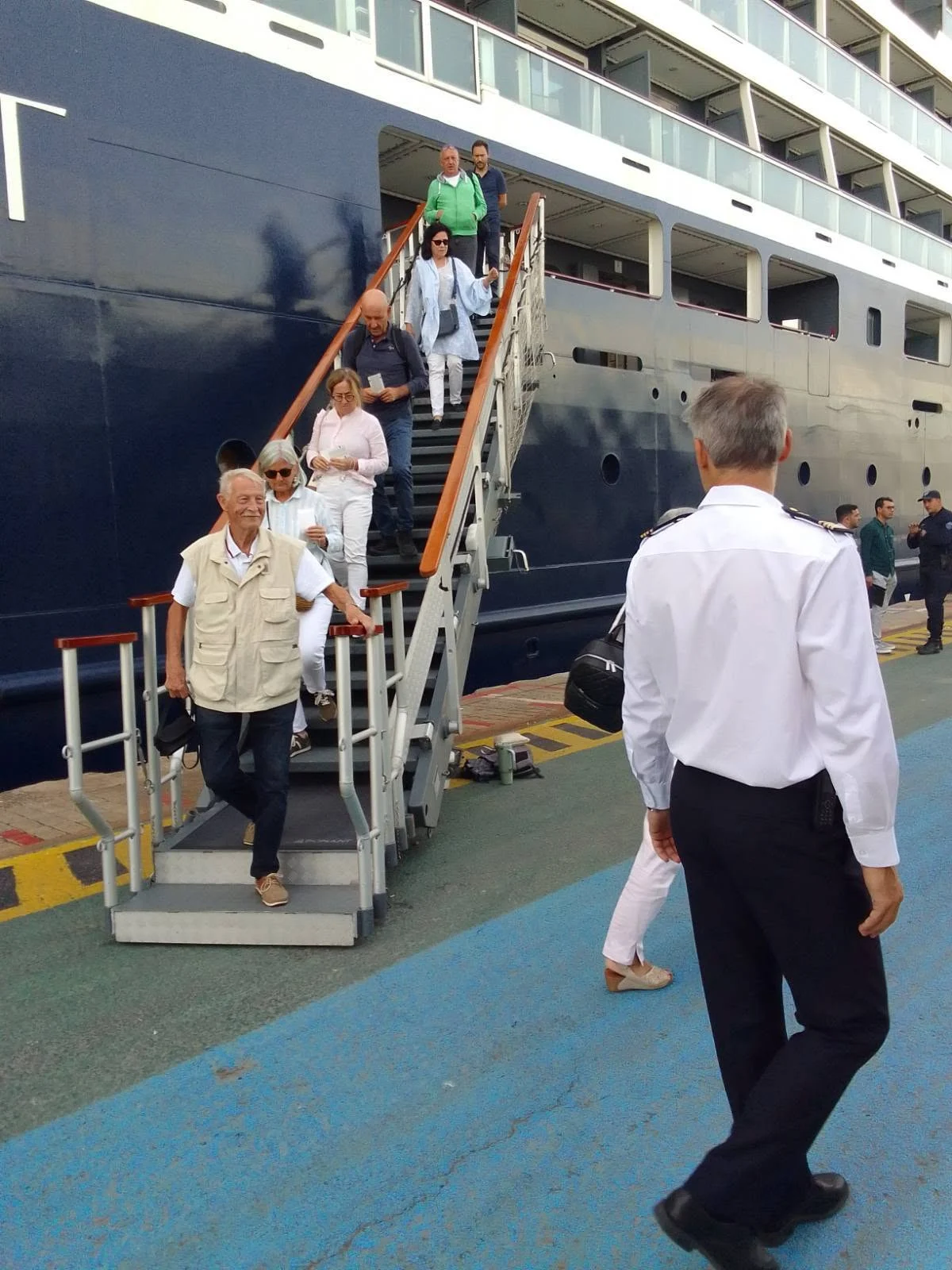Welcome of the French ship LE BOUGAINVILLE in Algeria