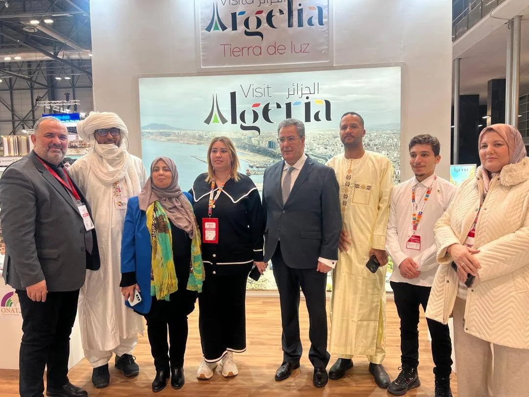 Visita del cónsul de Argelia en España al stand argelino en FITUR Madrid