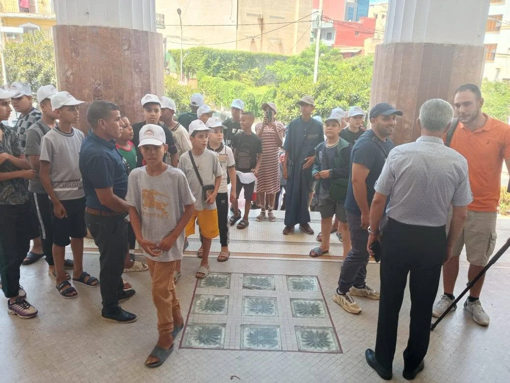 Partida de los estudiantes de la escuela de Al-Maghrib a Orán