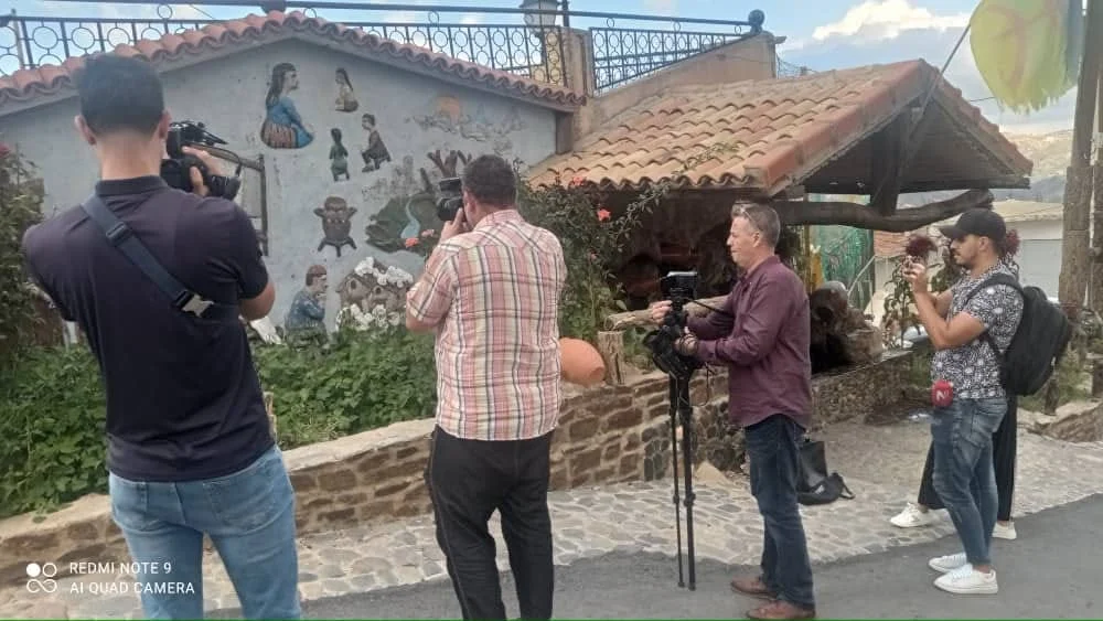 Excursión de periodistas a Aït Yne y a la aldea Aït L'Hassan, Tizi Ouzou