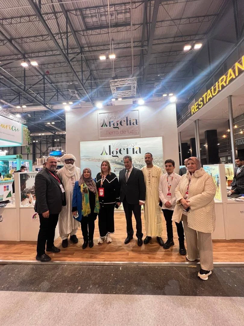 Visita del cónsul de Argelia en España al stand argelino en FITUR Madrid