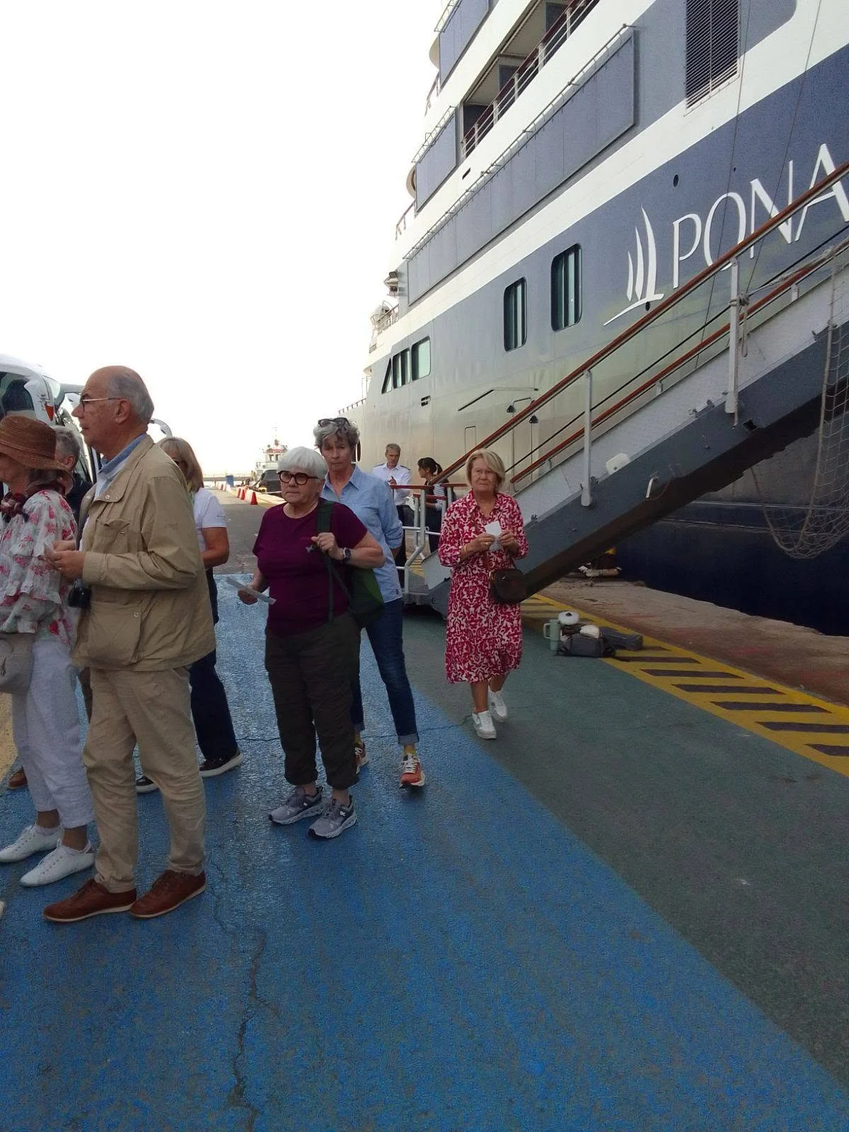 Welcome of the French ship LE BOUGAINVILLE in Algeria