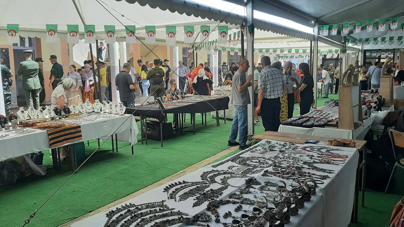 افتتاح الطبعة التاسعة عشرة لعيد الفضة بآث يني