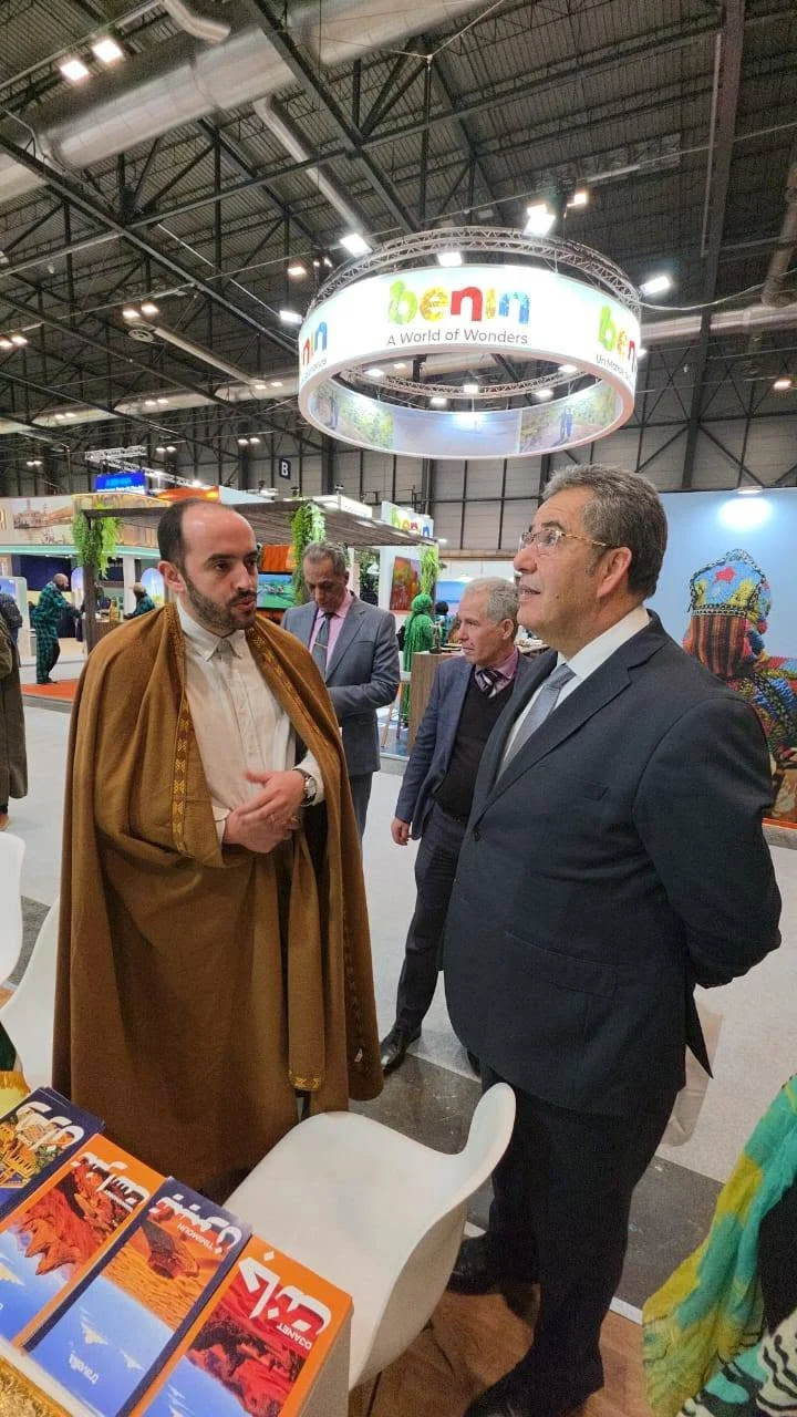 Visita del cónsul de Argelia en España al stand argelino en FITUR Madrid