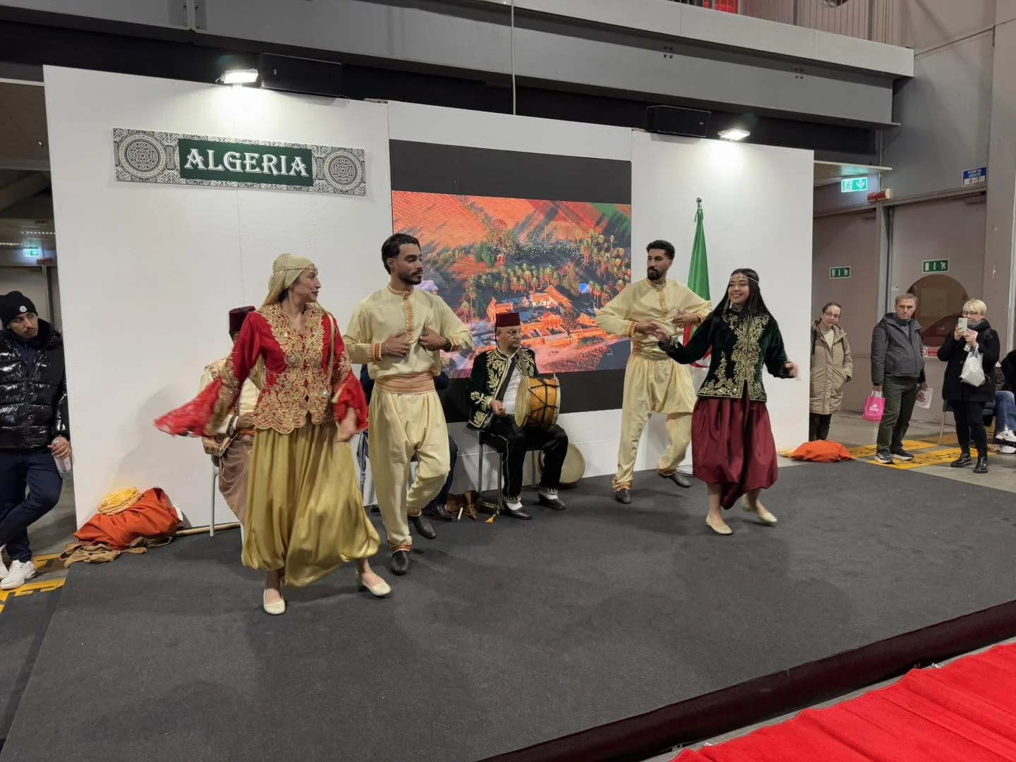 Ouverture du pavillon algérien au salon Artigiano in Fiera à Milan