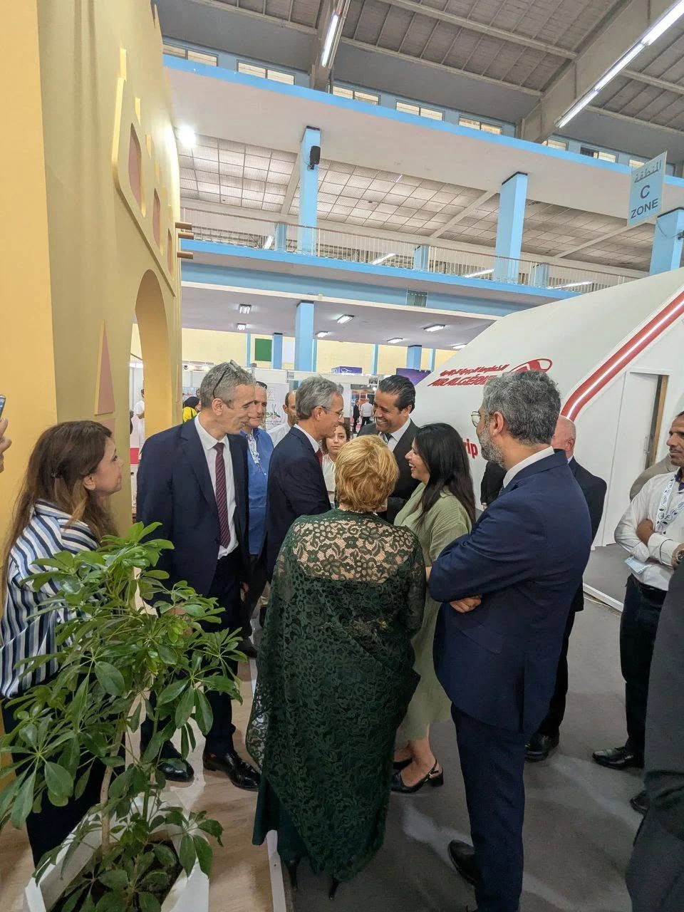 Поток туристов поступает в зал Дайванса в SITEV 2025