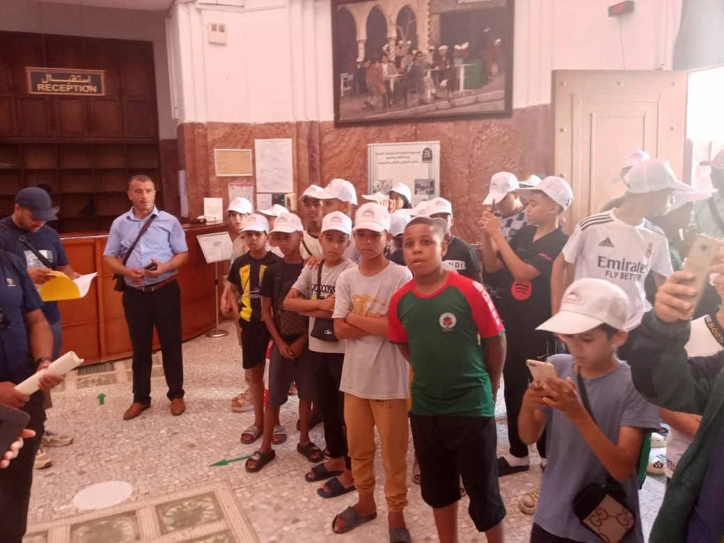 Partida de los estudiantes de la escuela de Al-Maghrib a Orán