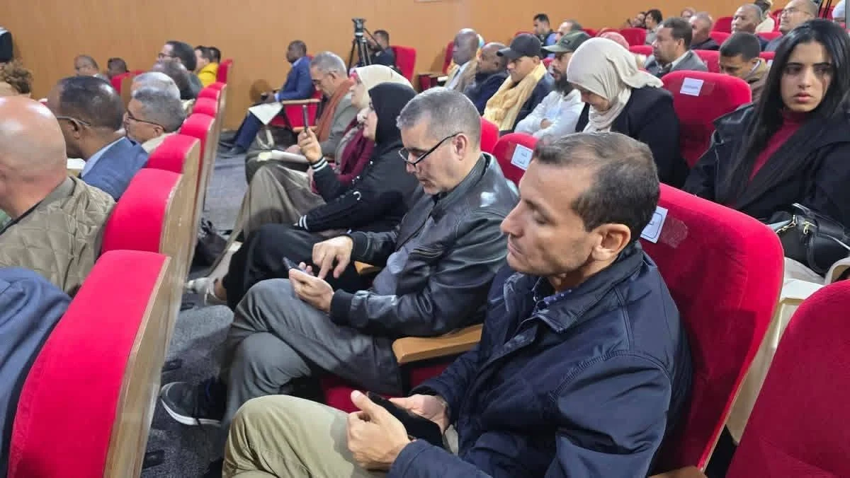 Charlas del Festival Internacional de Turismo Sahariano en la sala de Malik Ben Nabi