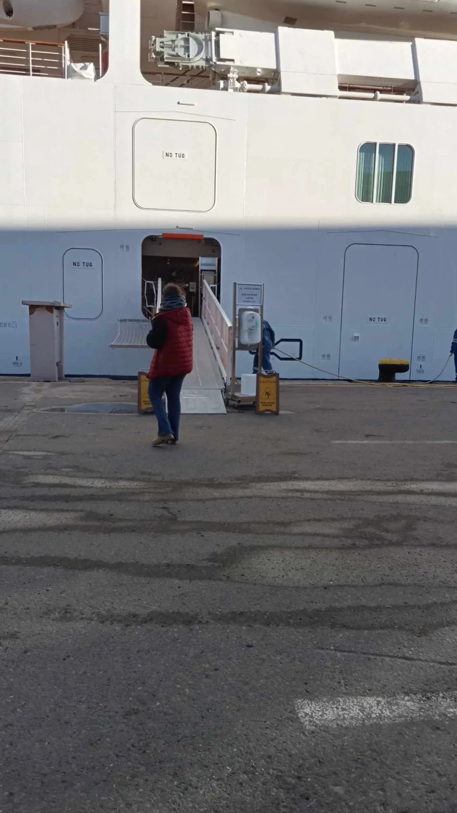 Принятие круизного судна Viking Saturn Bergen в порту Алжира