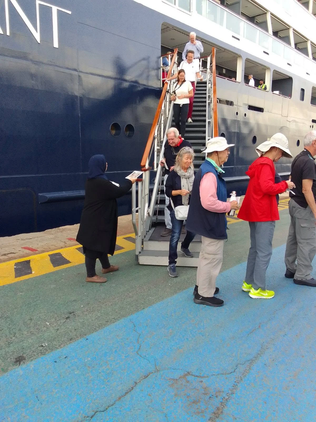 Welcome of the French ship LE BOUGAINVILLE in Algeria