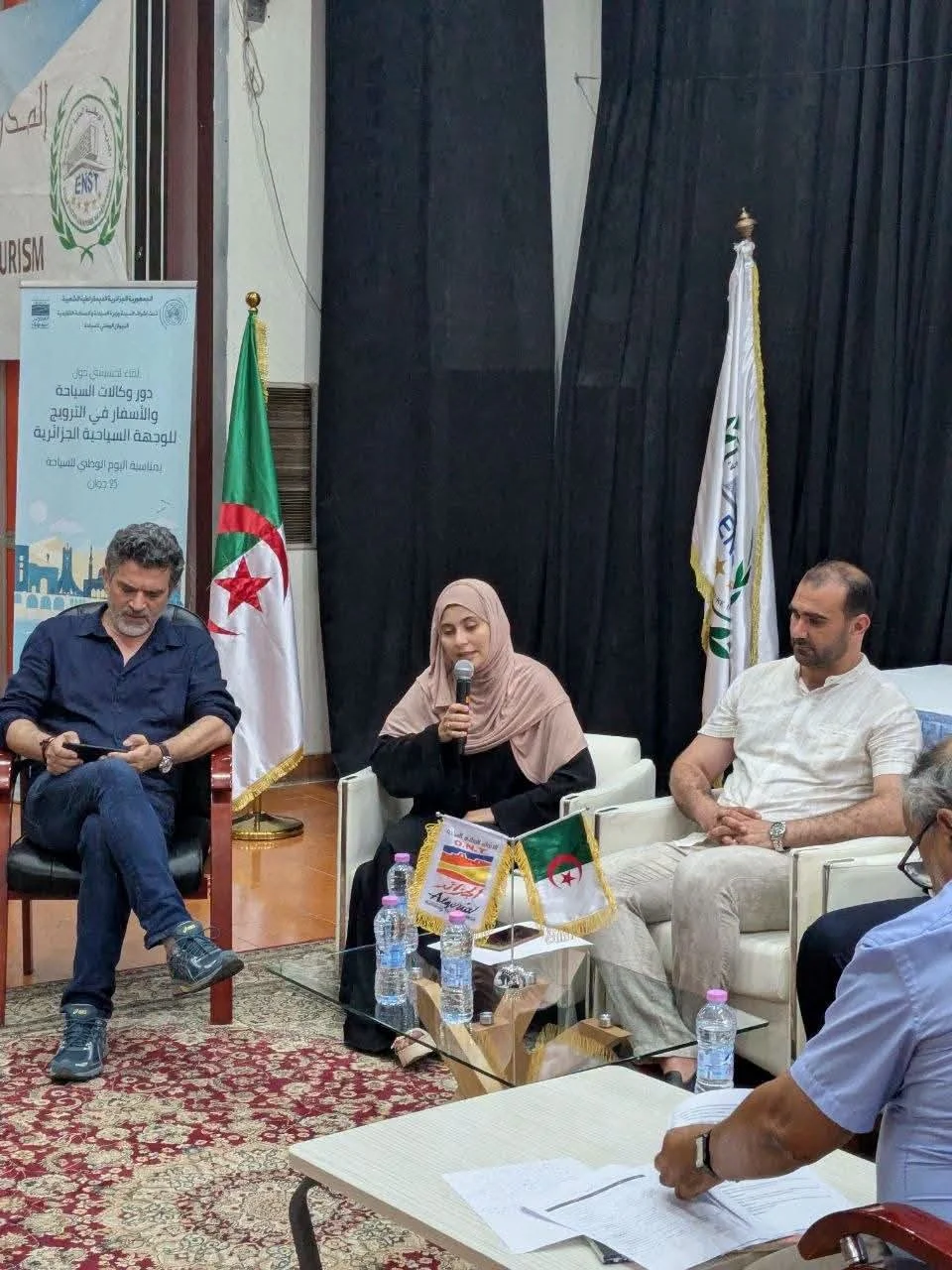لقاء تحسيسي حول دور وكالات السياحة والأسفار في الترويج للوجهة الجزائرية