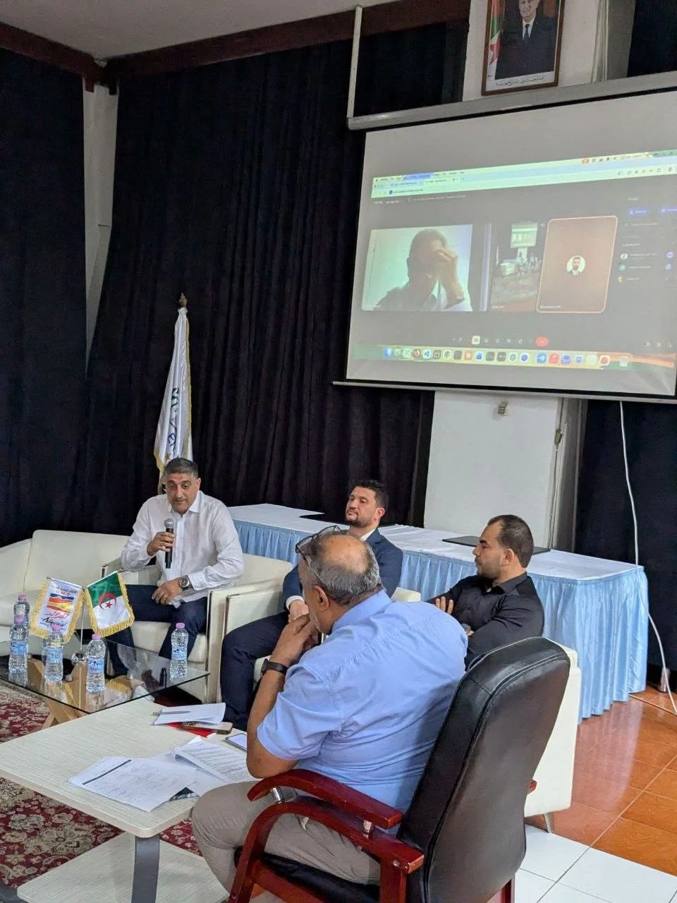 لقاء تحسيسي حول دور وكالات السياحة والأسفار في الترويج للوجهة الجزائرية