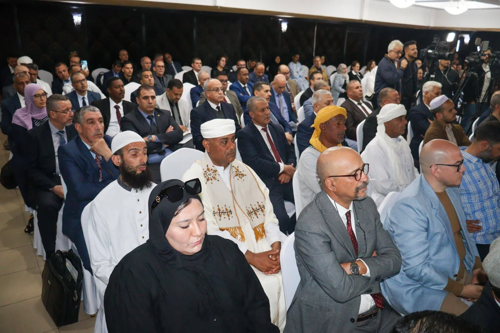 افتتاح اللقاء التقييمي لموسم السياحة الصحراوية بفندق مزافران
