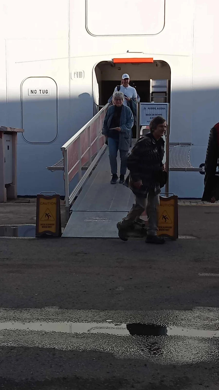 Принятие круизного судна Viking Saturn Bergen в порту Алжира