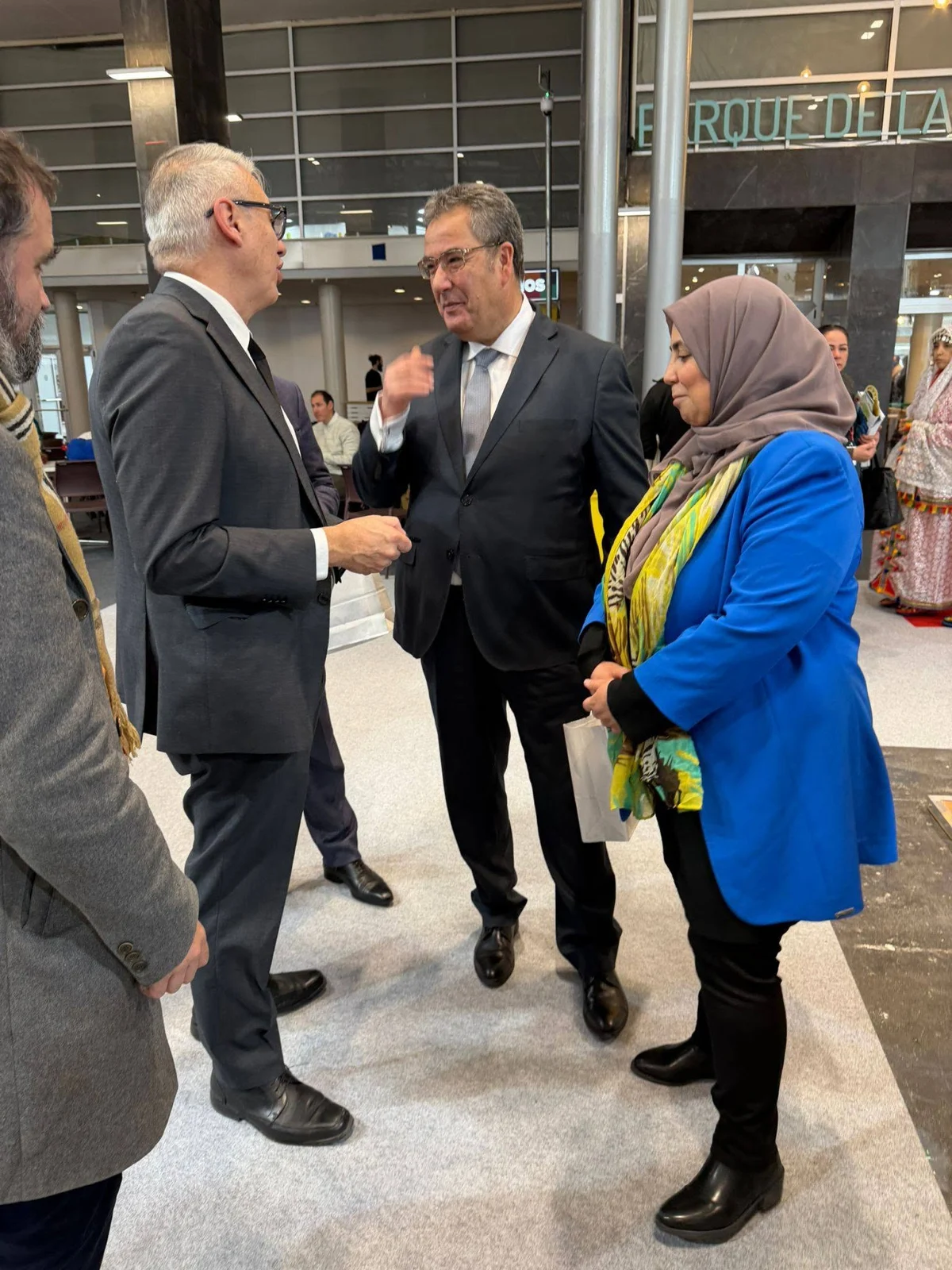 Visita del cónsul de Argelia en España al stand argelino en FITUR Madrid