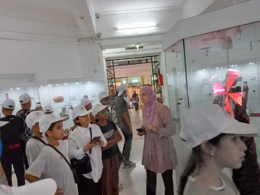 Partida de los estudiantes de la escuela de Al-Maghrib a Orán