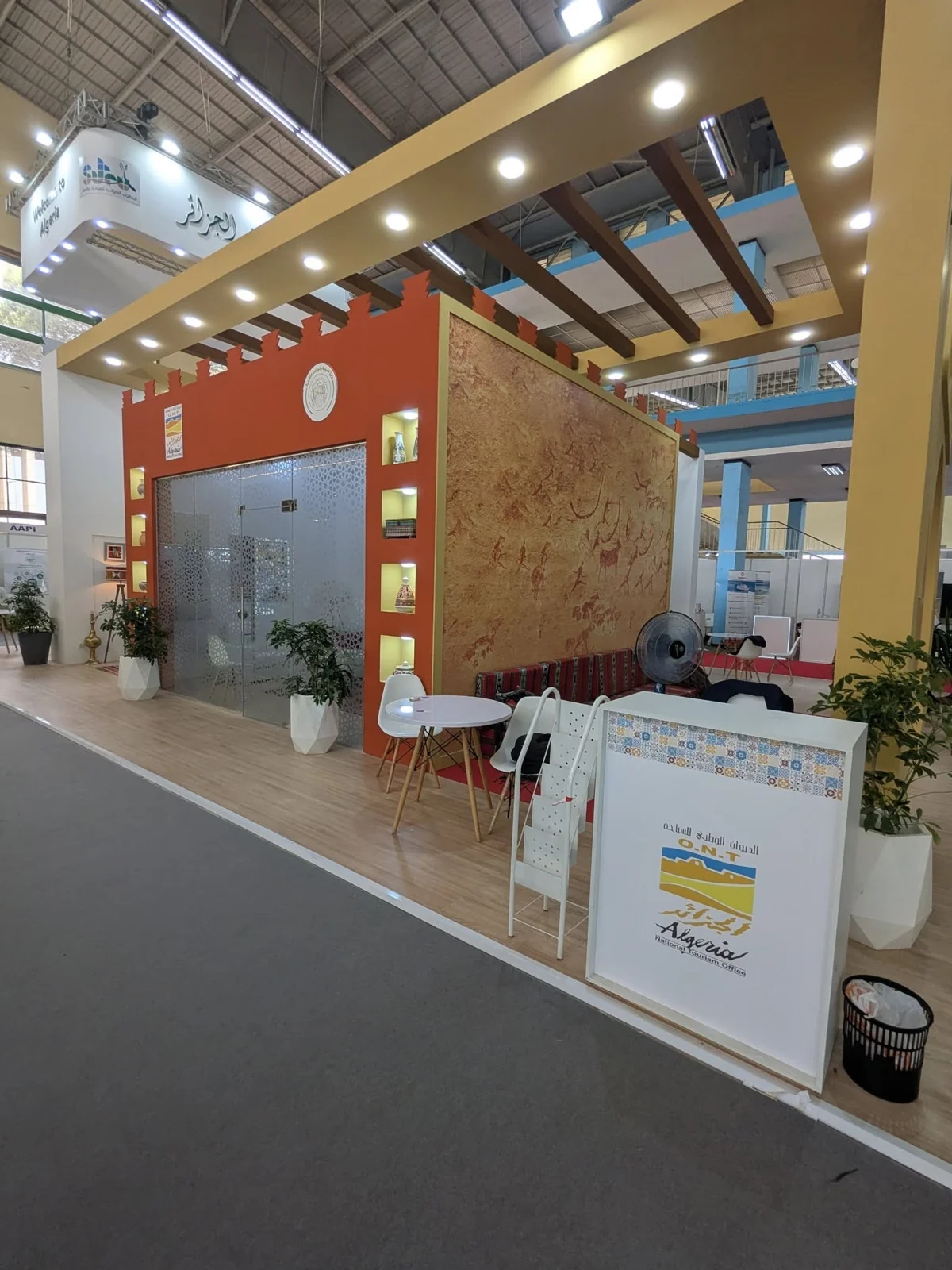 Поток туристов поступает в зал Дайванса в SITEV 2025
