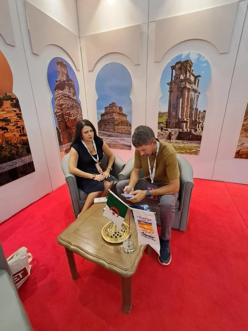Los visitantes se dirigen al galpón de Turismo y Artesanía en IATF 2025