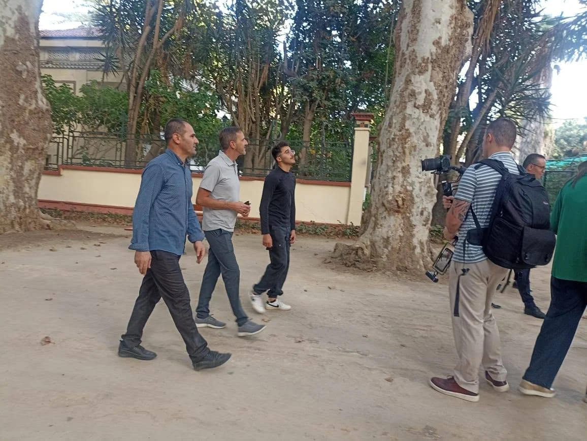 Llegada del grupo de periodistas estadounidense de ABC7 a Argel
